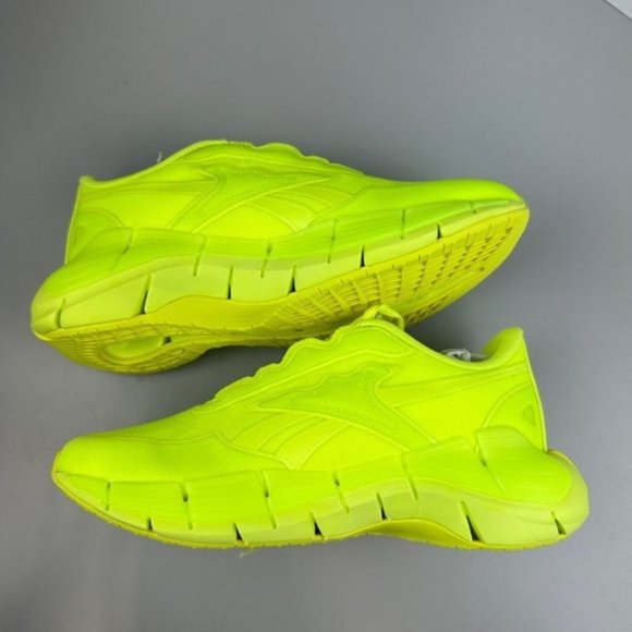 REEBOK X VICTORIA BECKHAM Zig Kinetica Sneaker in Solar Yellow - Picture 7 of 11